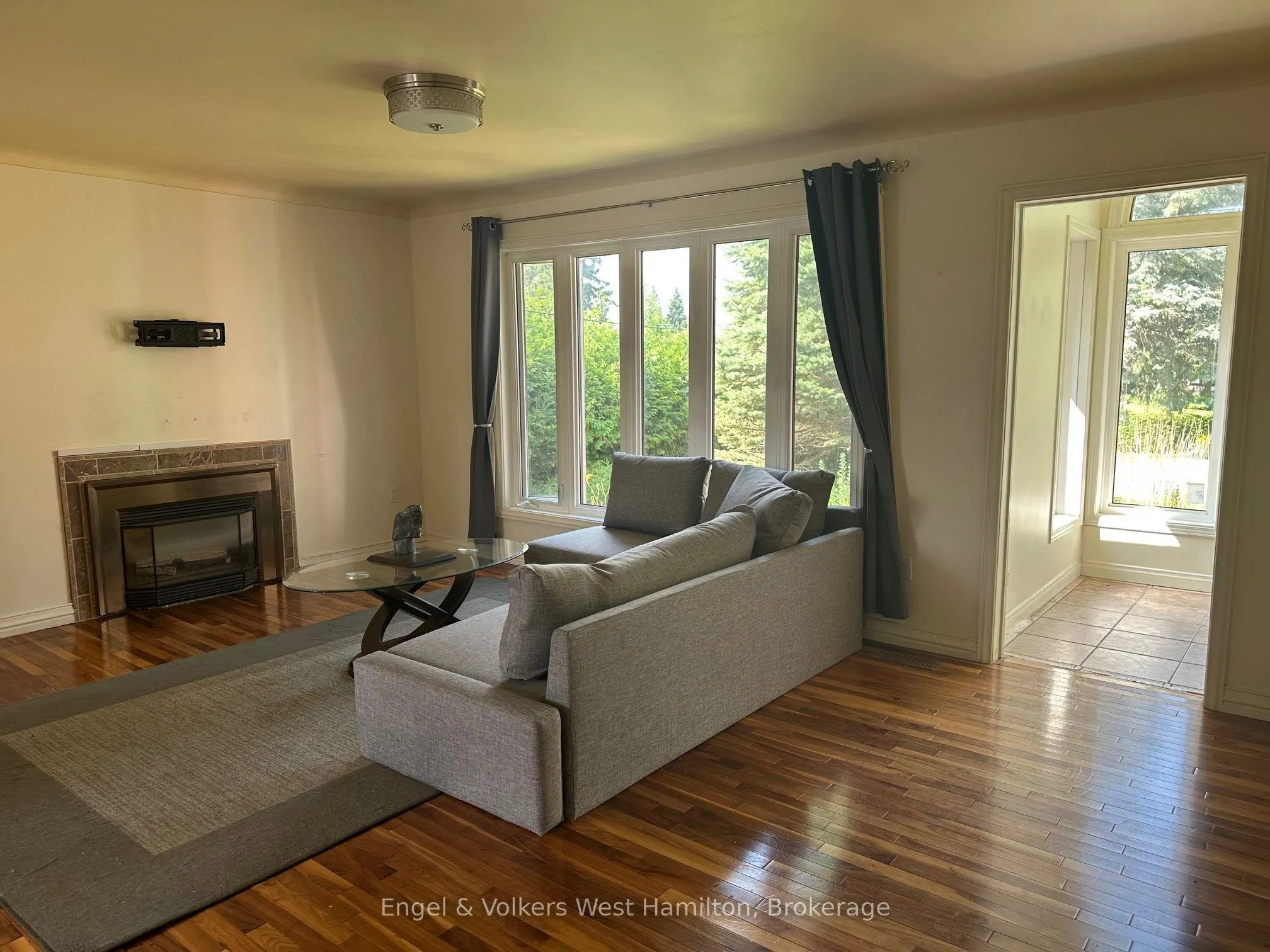20 Nesbitt Street E
