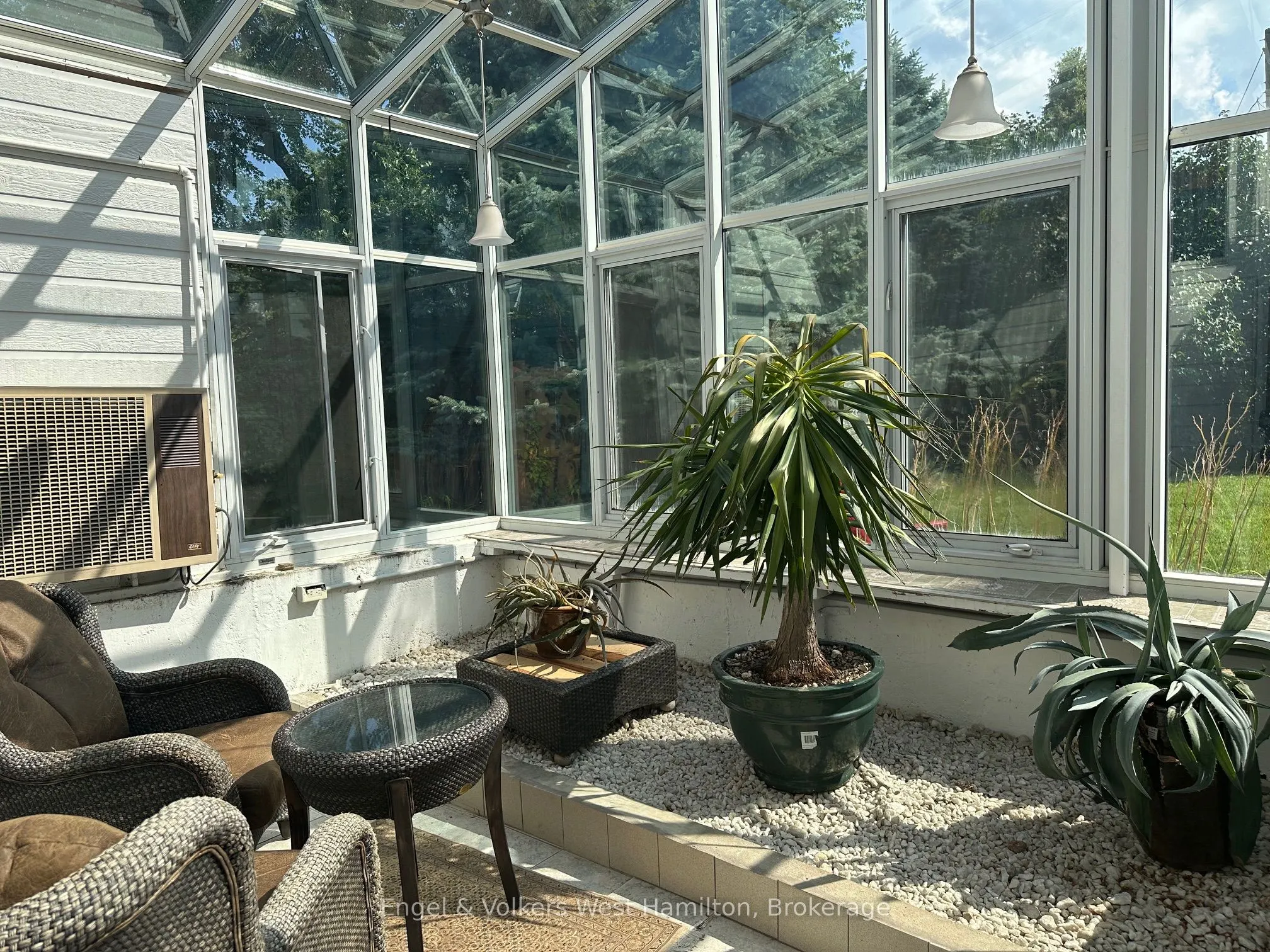 20 Nesbitt Street E