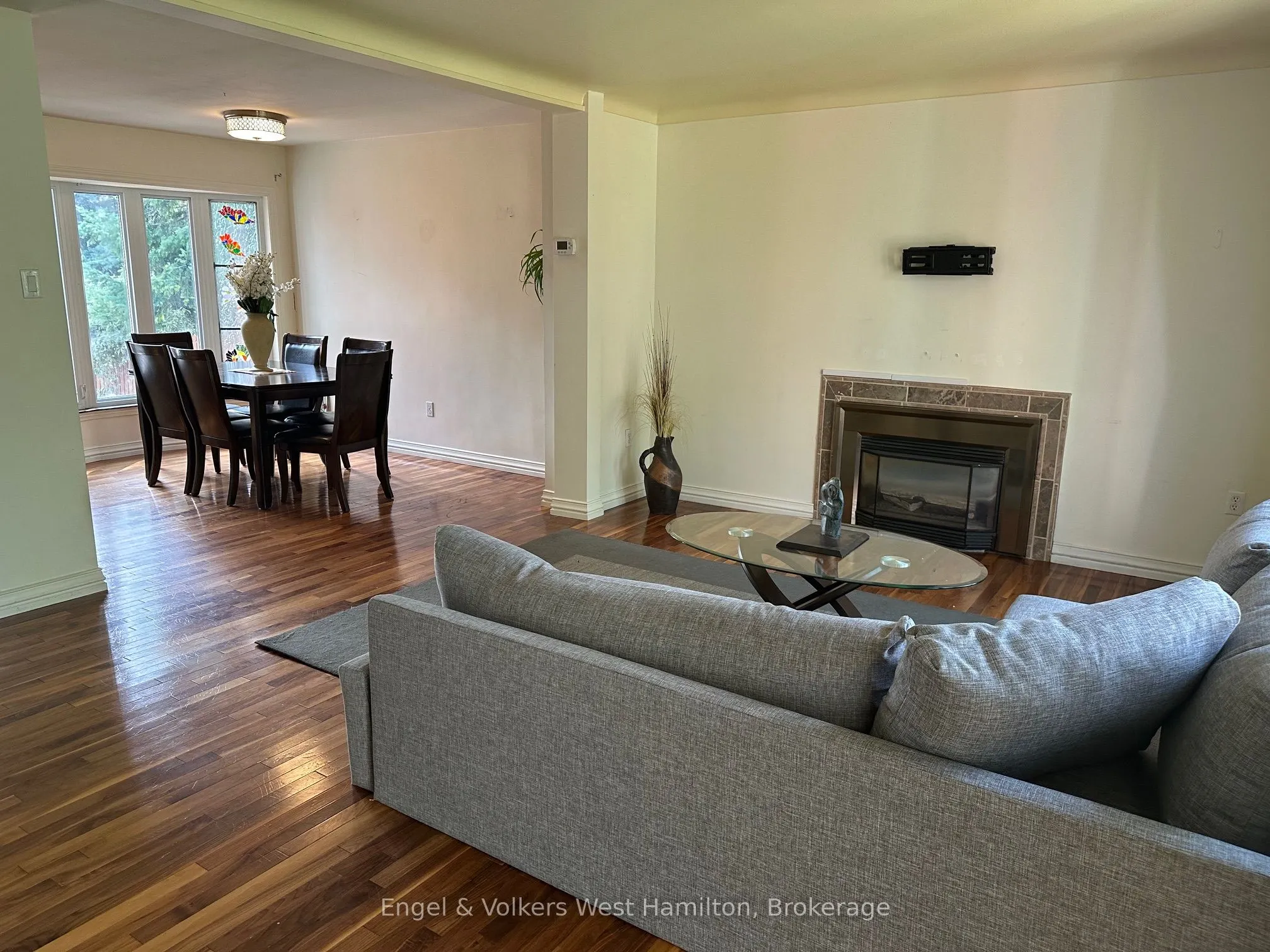 20 Nesbitt Street E