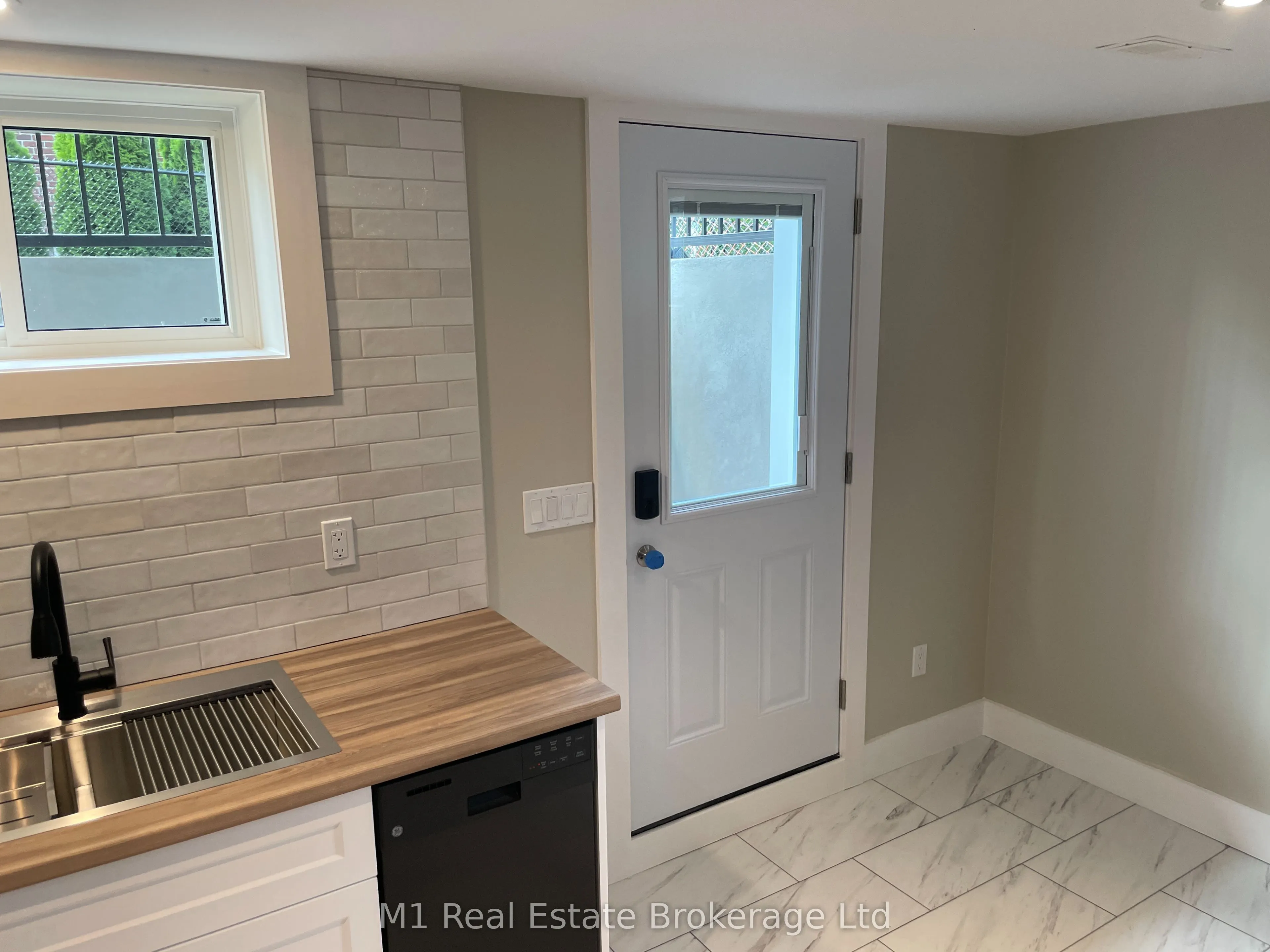 18 Promenade Road, #LL