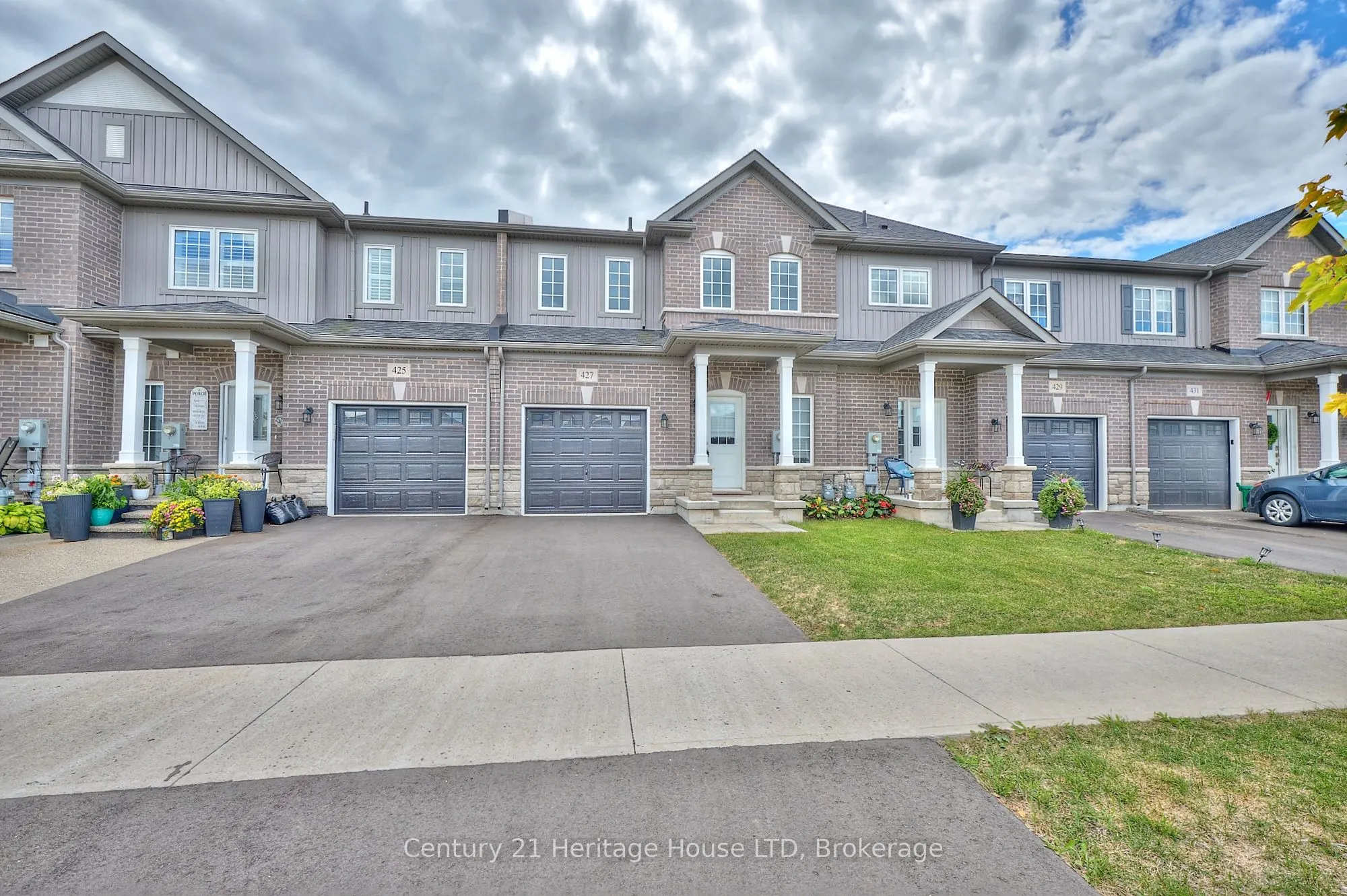 427 Williams Crescent
