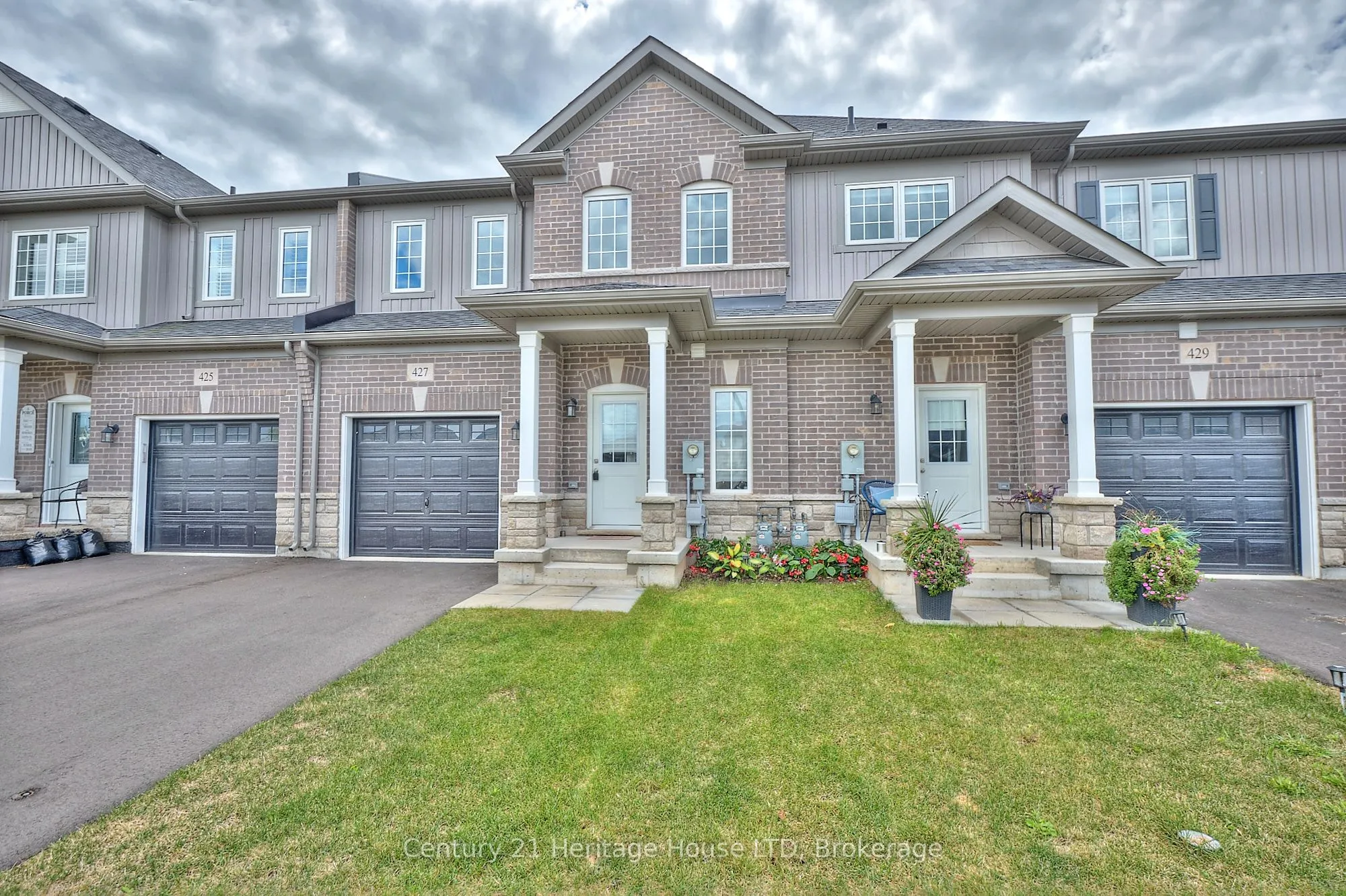 427 Williams Crescent