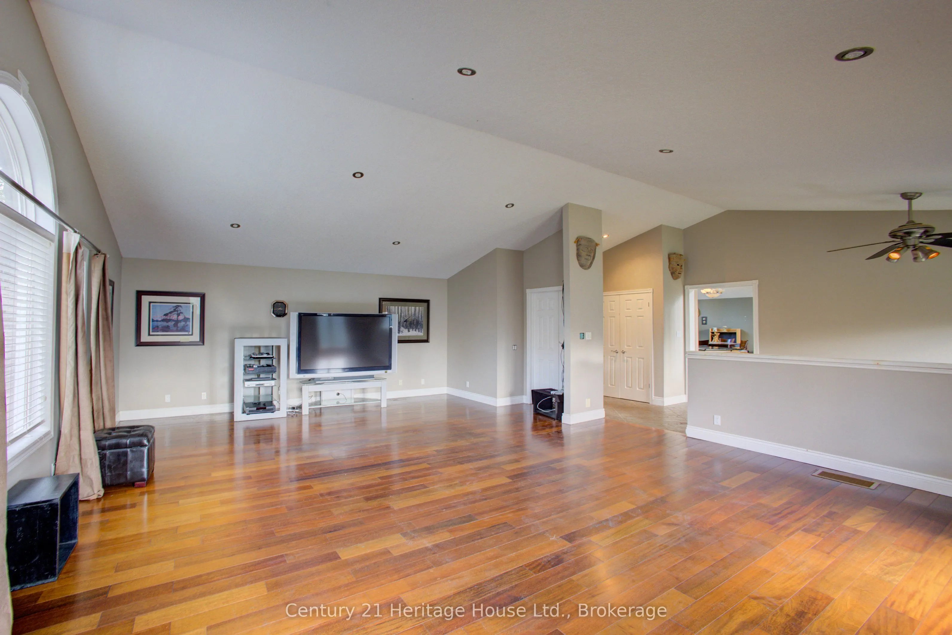 323041 Durham Road E