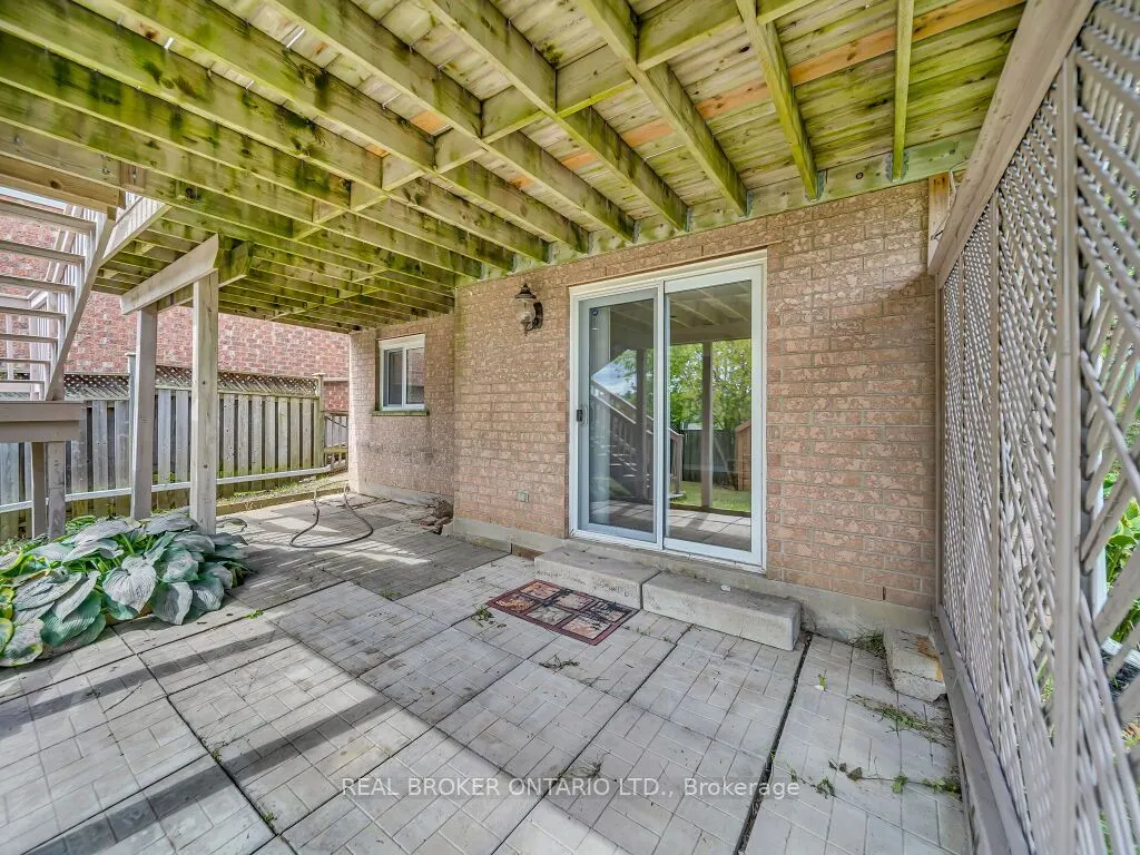 141 Hollyridge Crescent