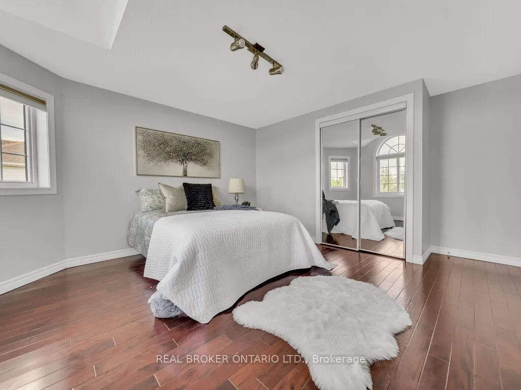 141 Hollyridge Crescent
