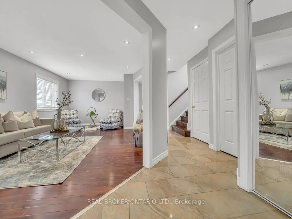 141 Hollyridge Crescent
