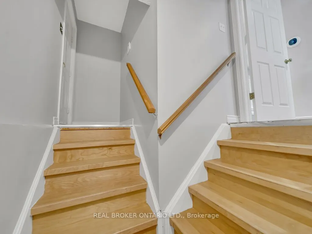 141 Hollyridge Crescent