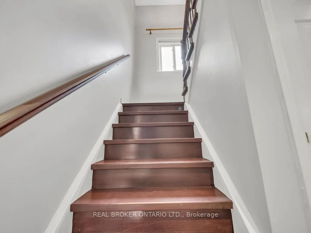 141 Hollyridge Crescent