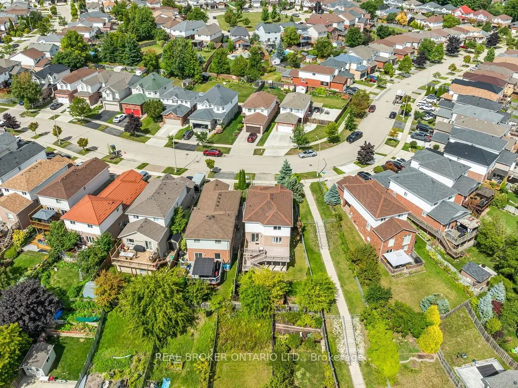 141 Hollyridge Crescent