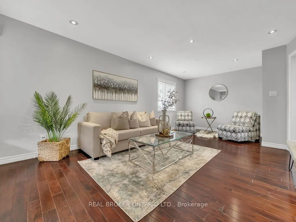 141 Hollyridge Crescent