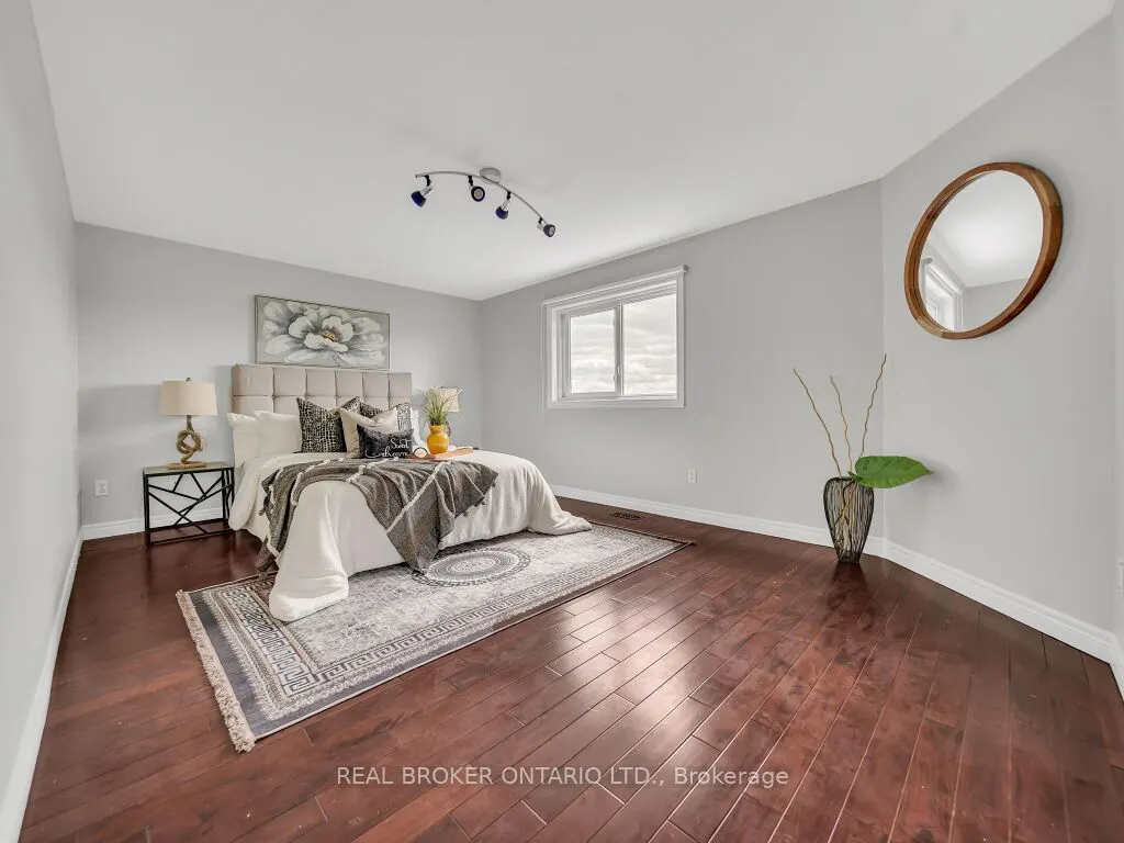 141 Hollyridge Crescent