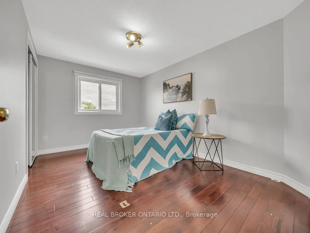 141 Hollyridge Crescent