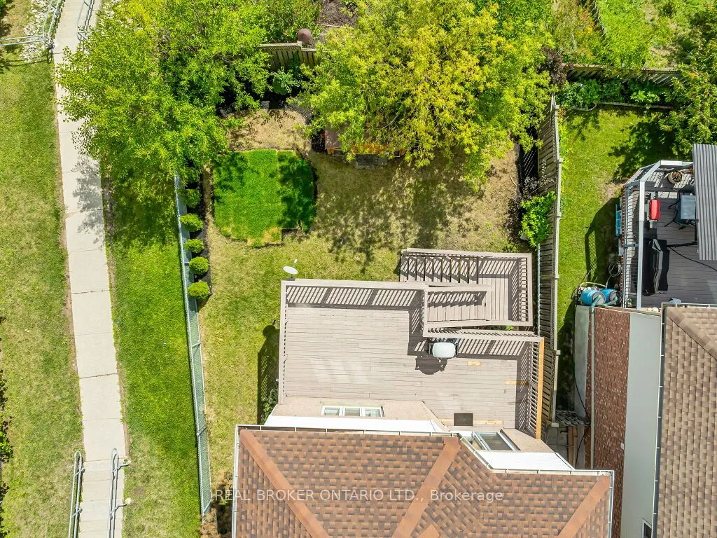 141 Hollyridge Crescent
