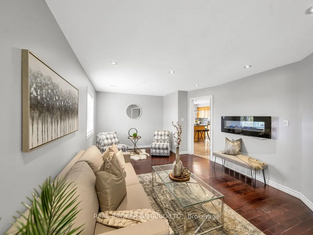 141 Hollyridge Crescent