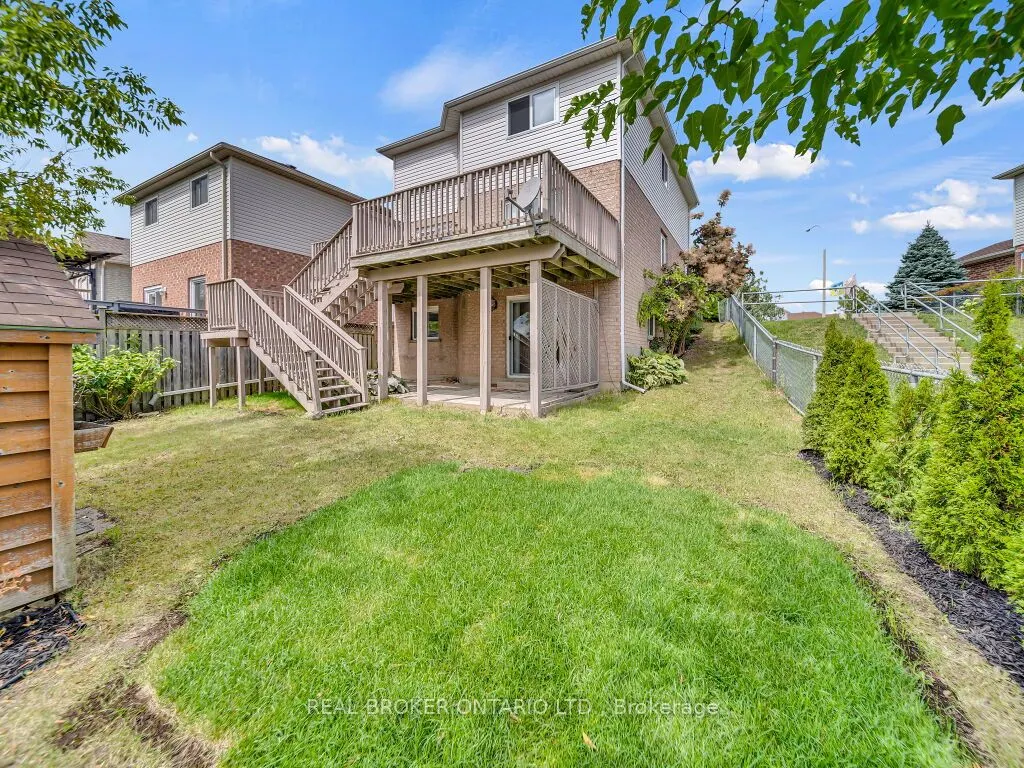141 Hollyridge Crescent