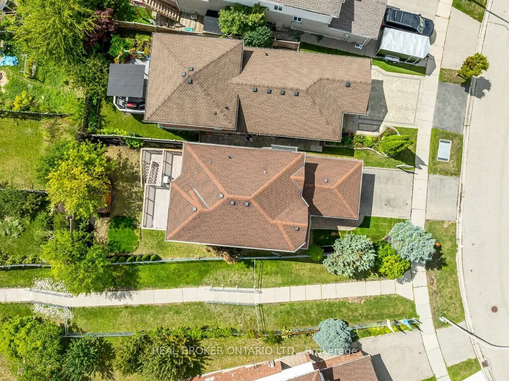 141 Hollyridge Crescent