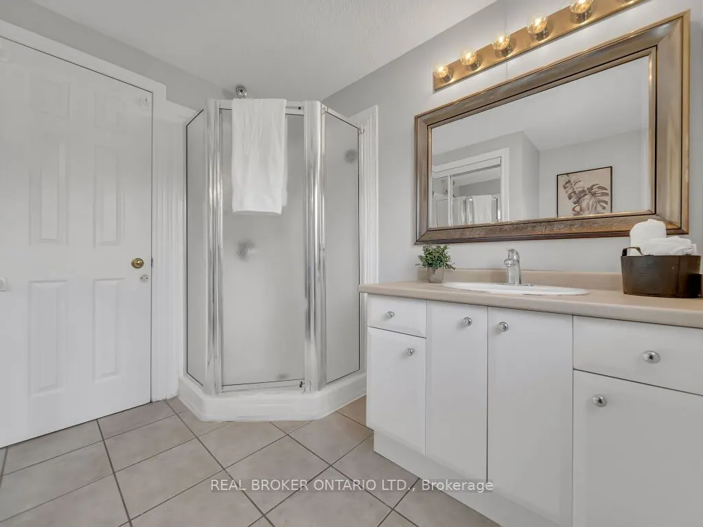 141 Hollyridge Crescent