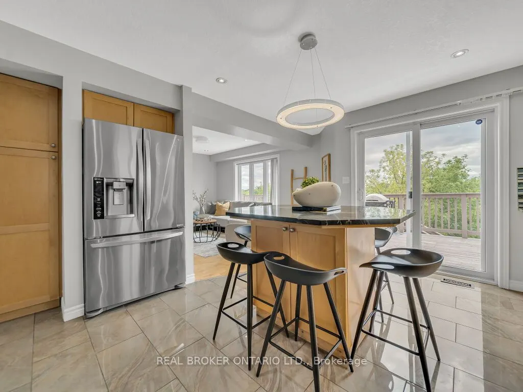 141 Hollyridge Crescent
