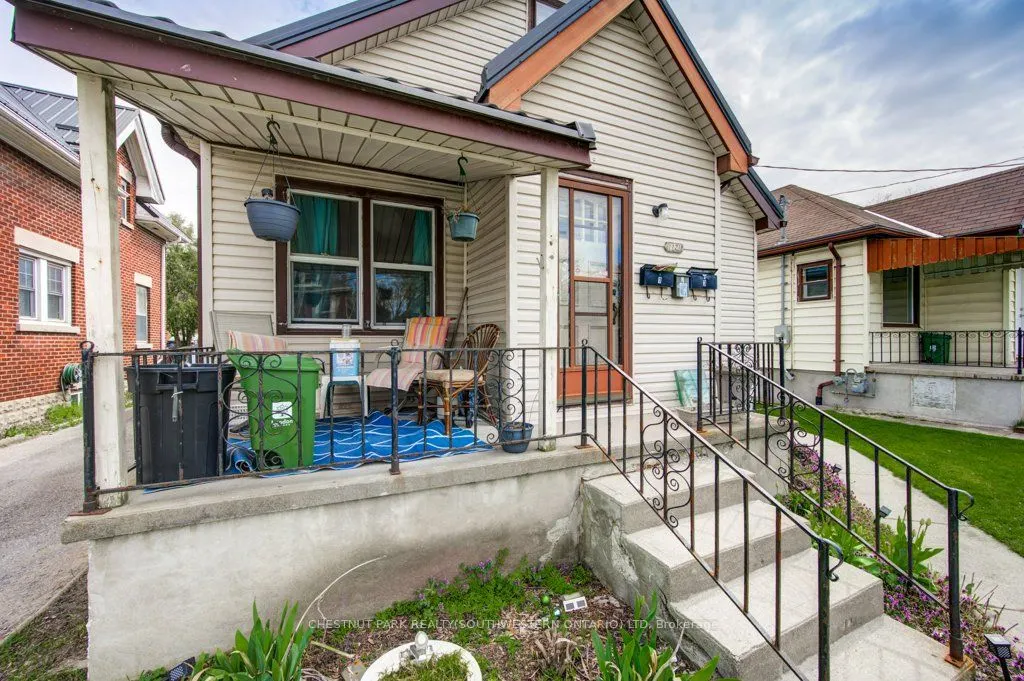 1121 Trafalgar Street