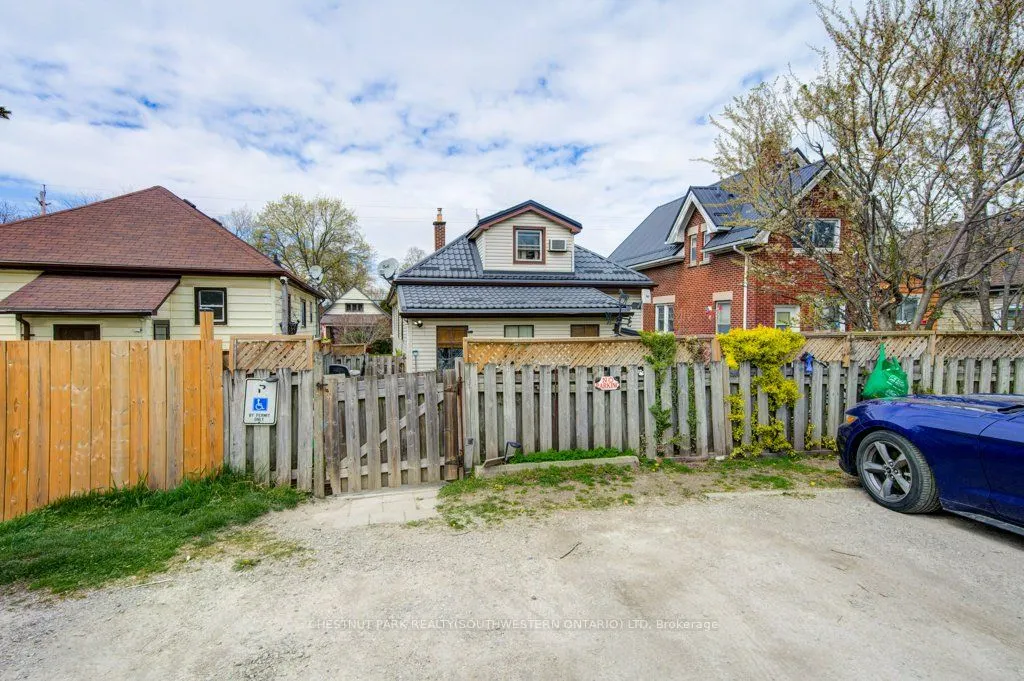 1121 Trafalgar Street