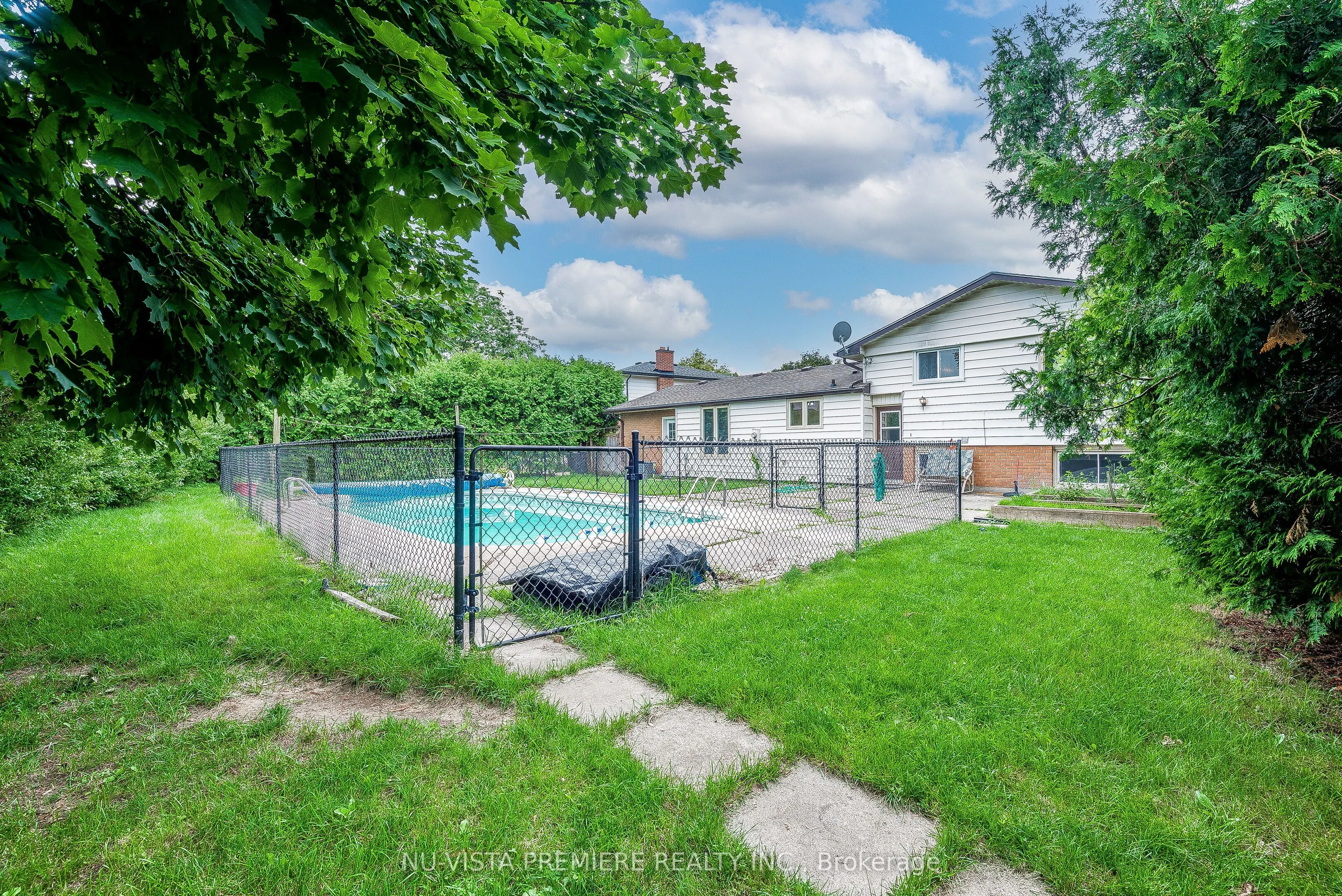 57 McTaggart Crescent