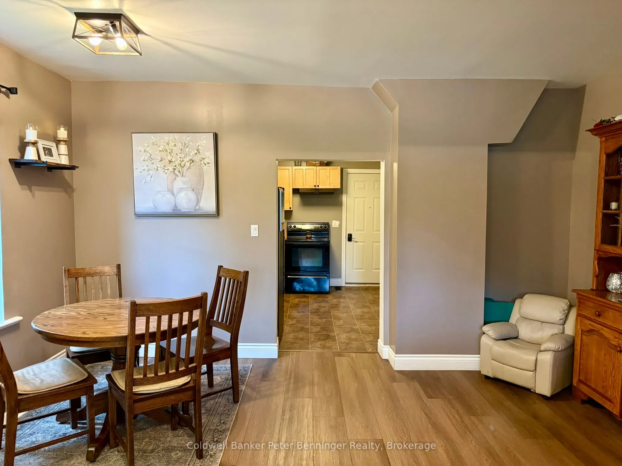 26 Yonge Street N