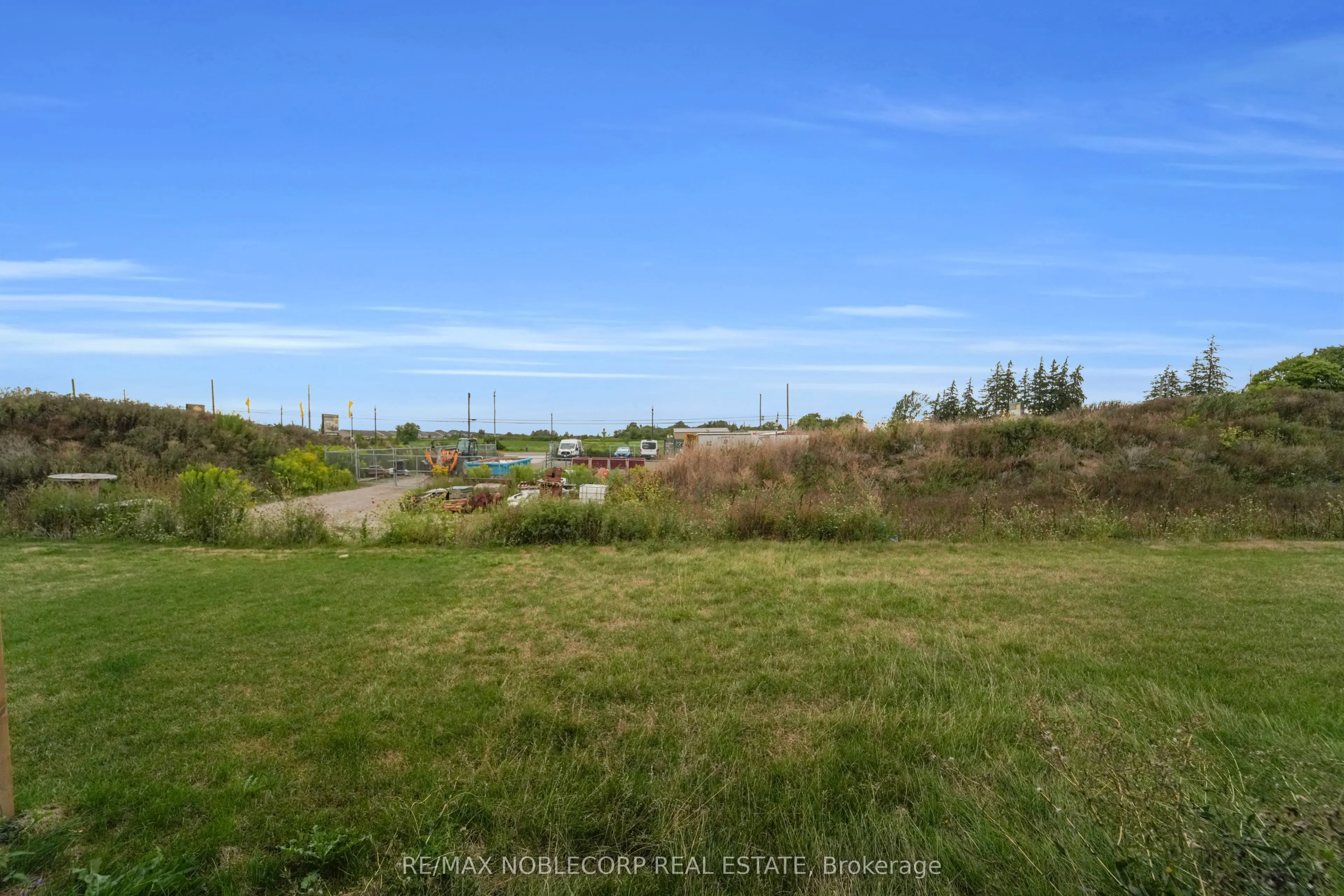 15 Lloyd Davies Way