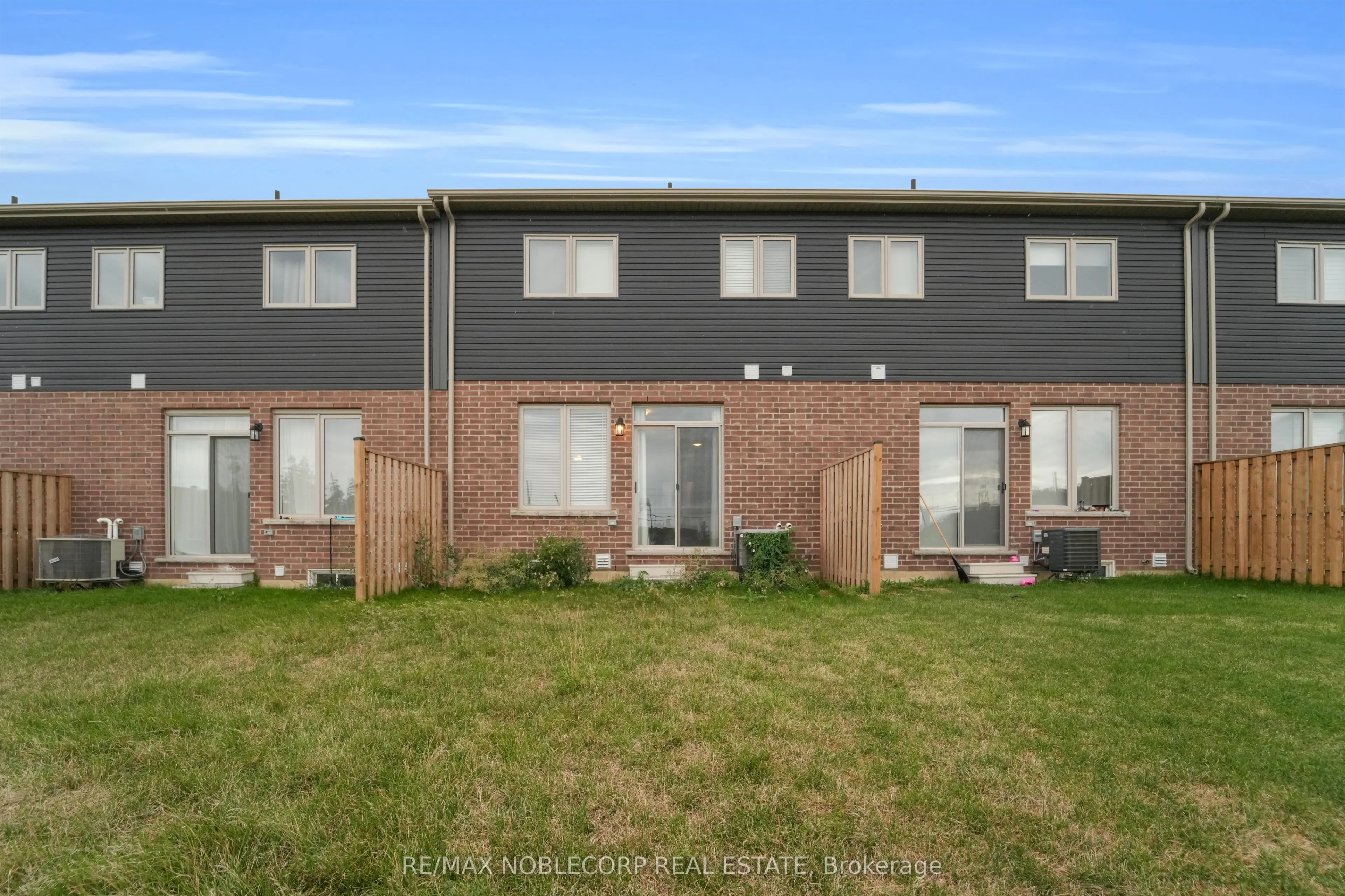 15 Lloyd Davies Way