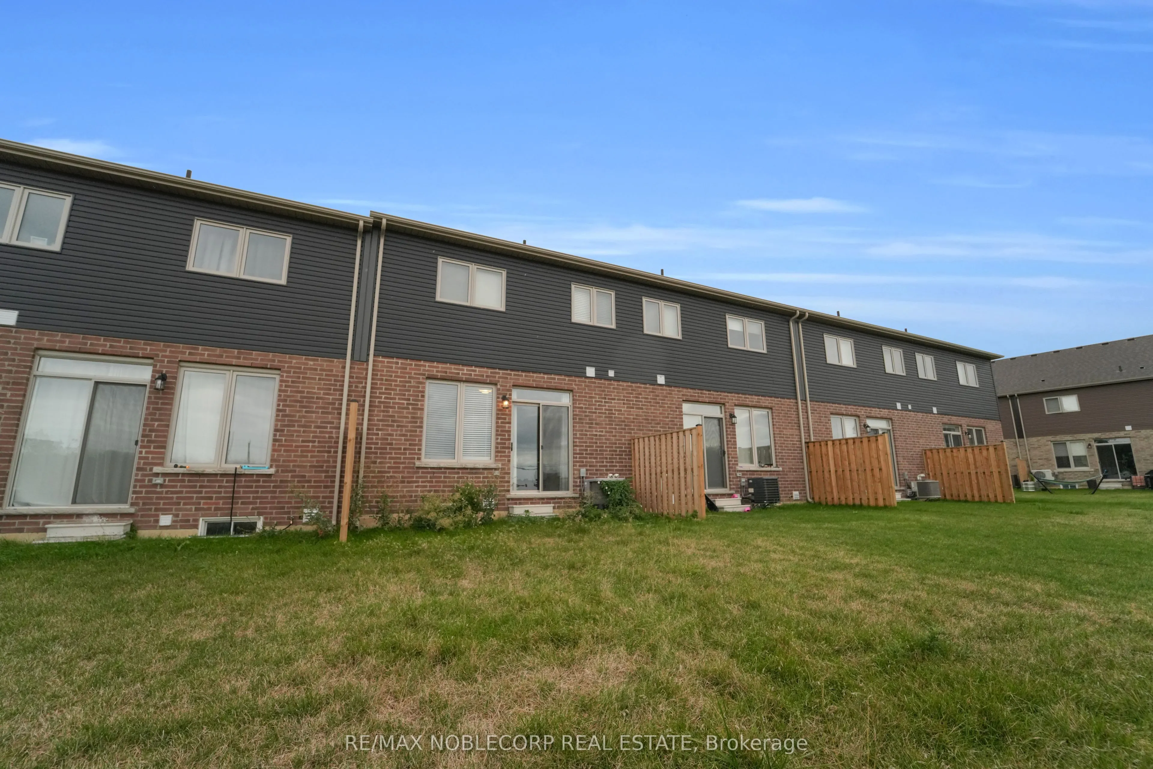 15 Lloyd Davies Way
