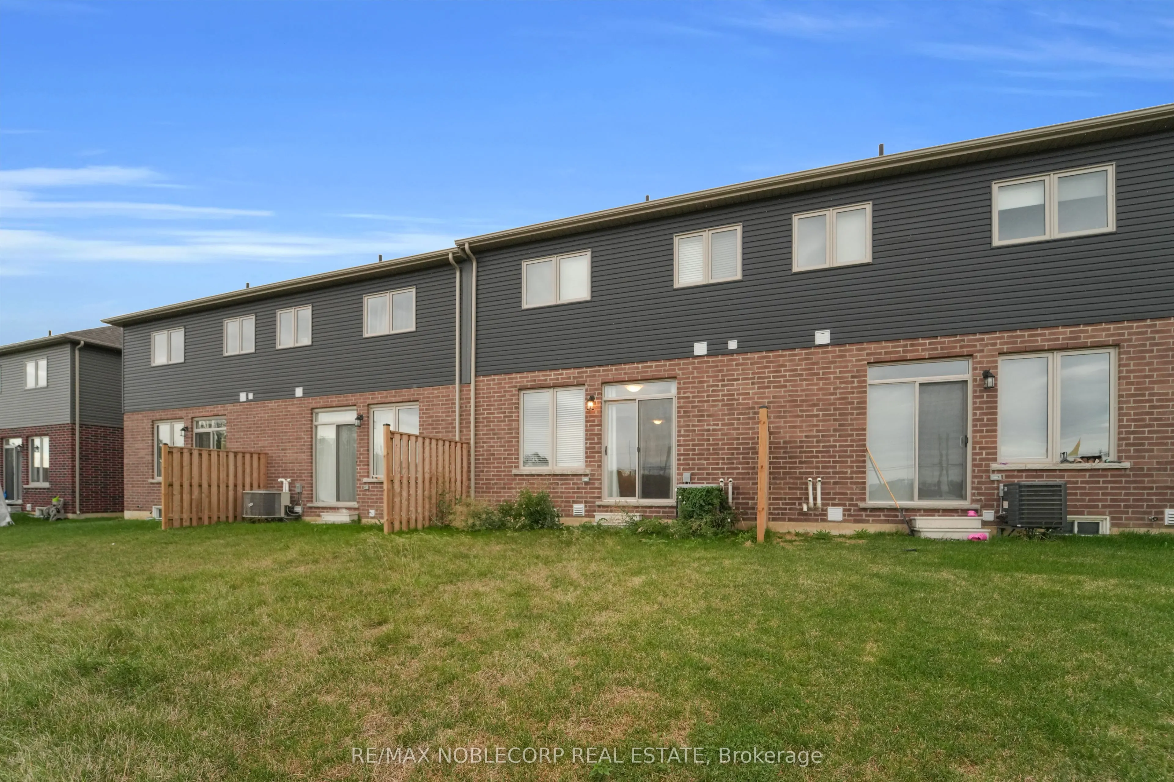 15 Lloyd Davies Way