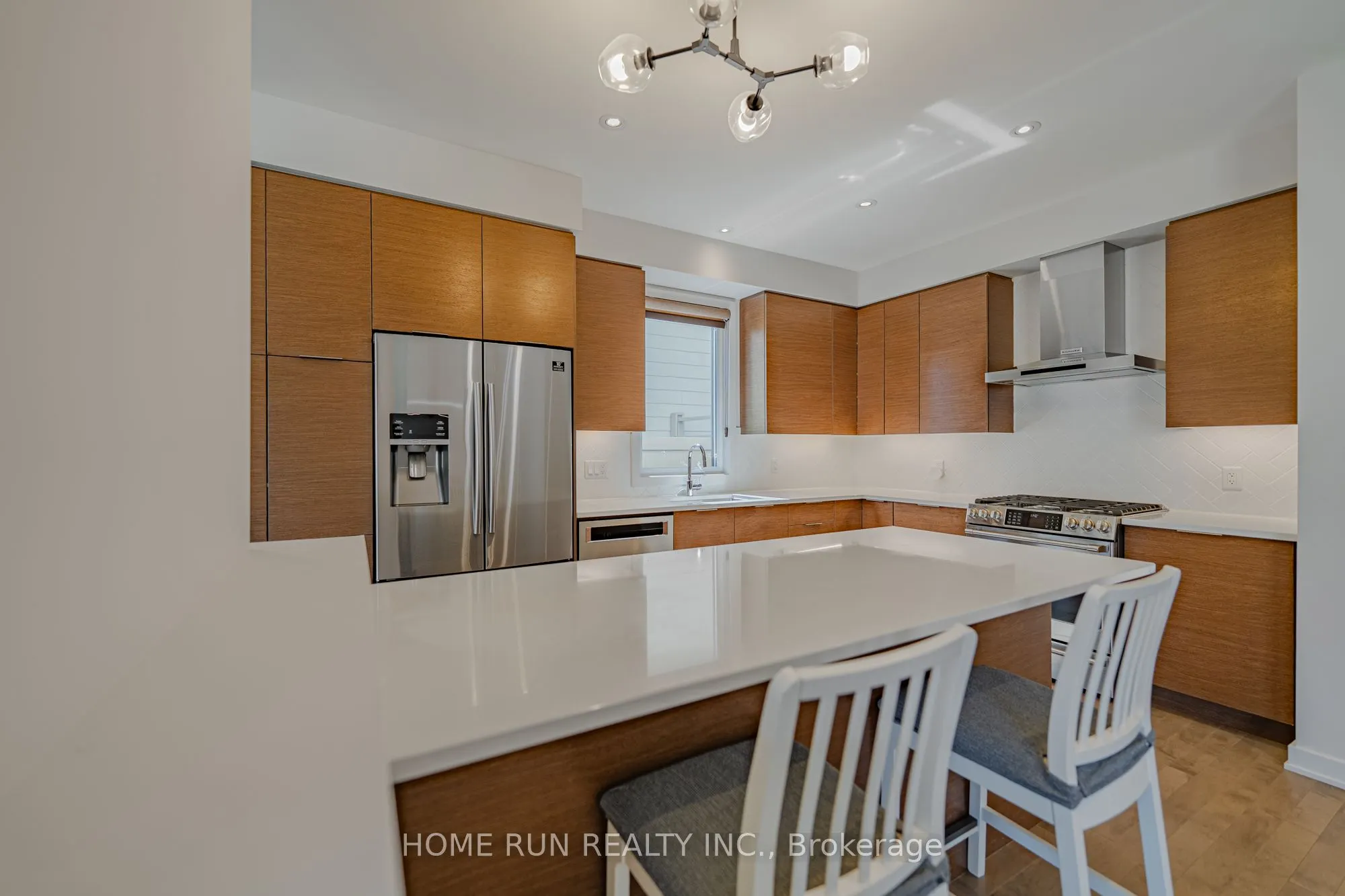 899 Ralph Hennessy Avenue
