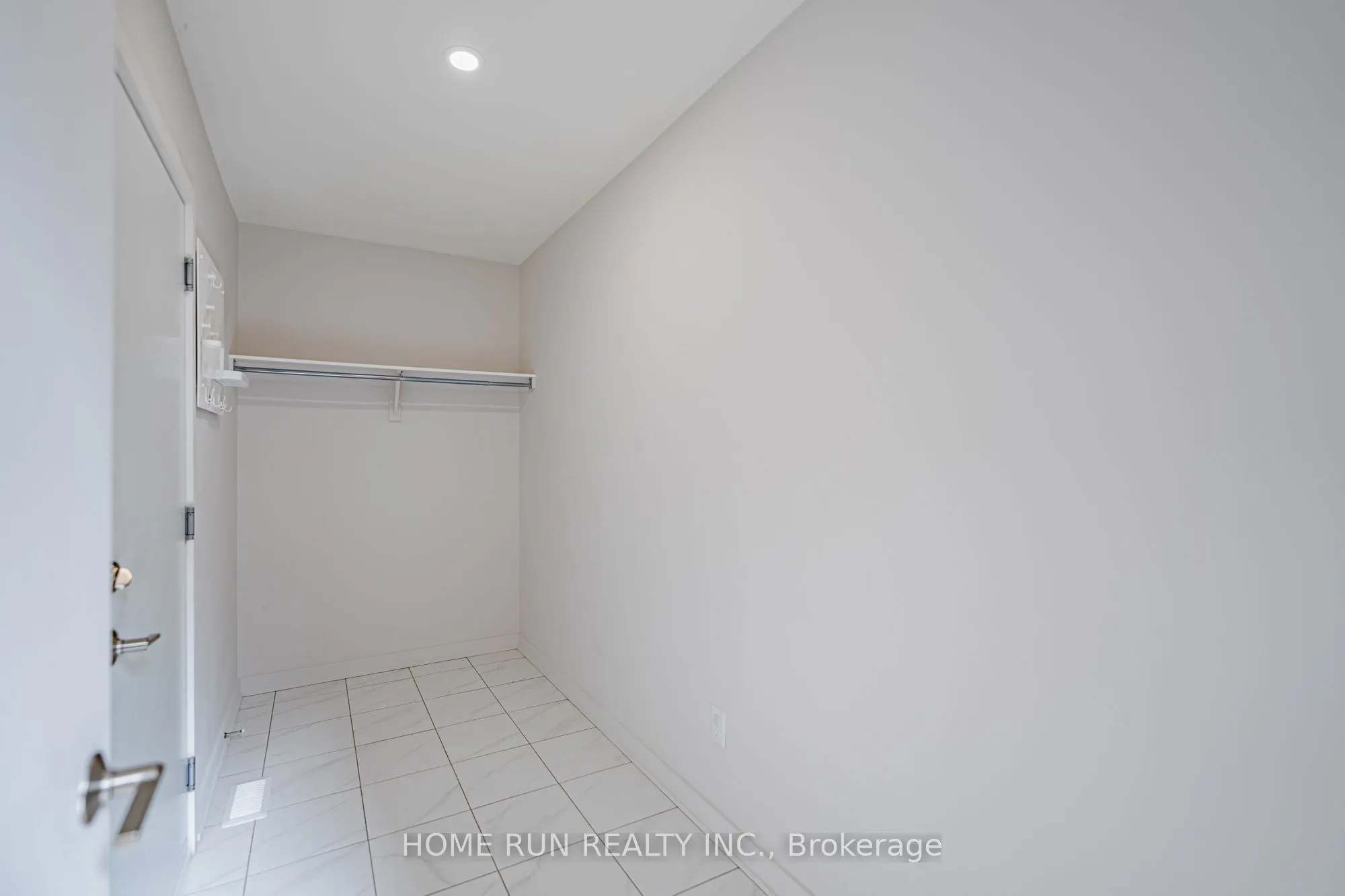 899 Ralph Hennessy Avenue