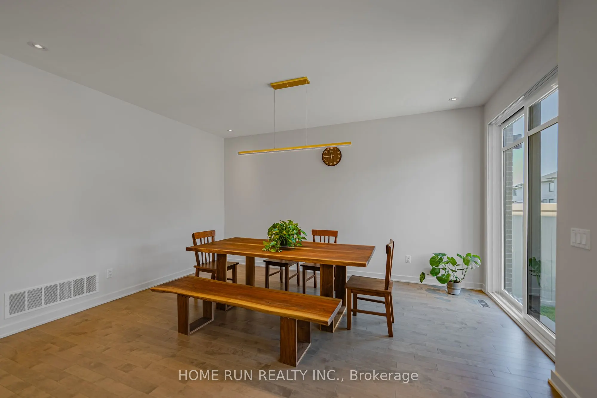 899 Ralph Hennessy Avenue
