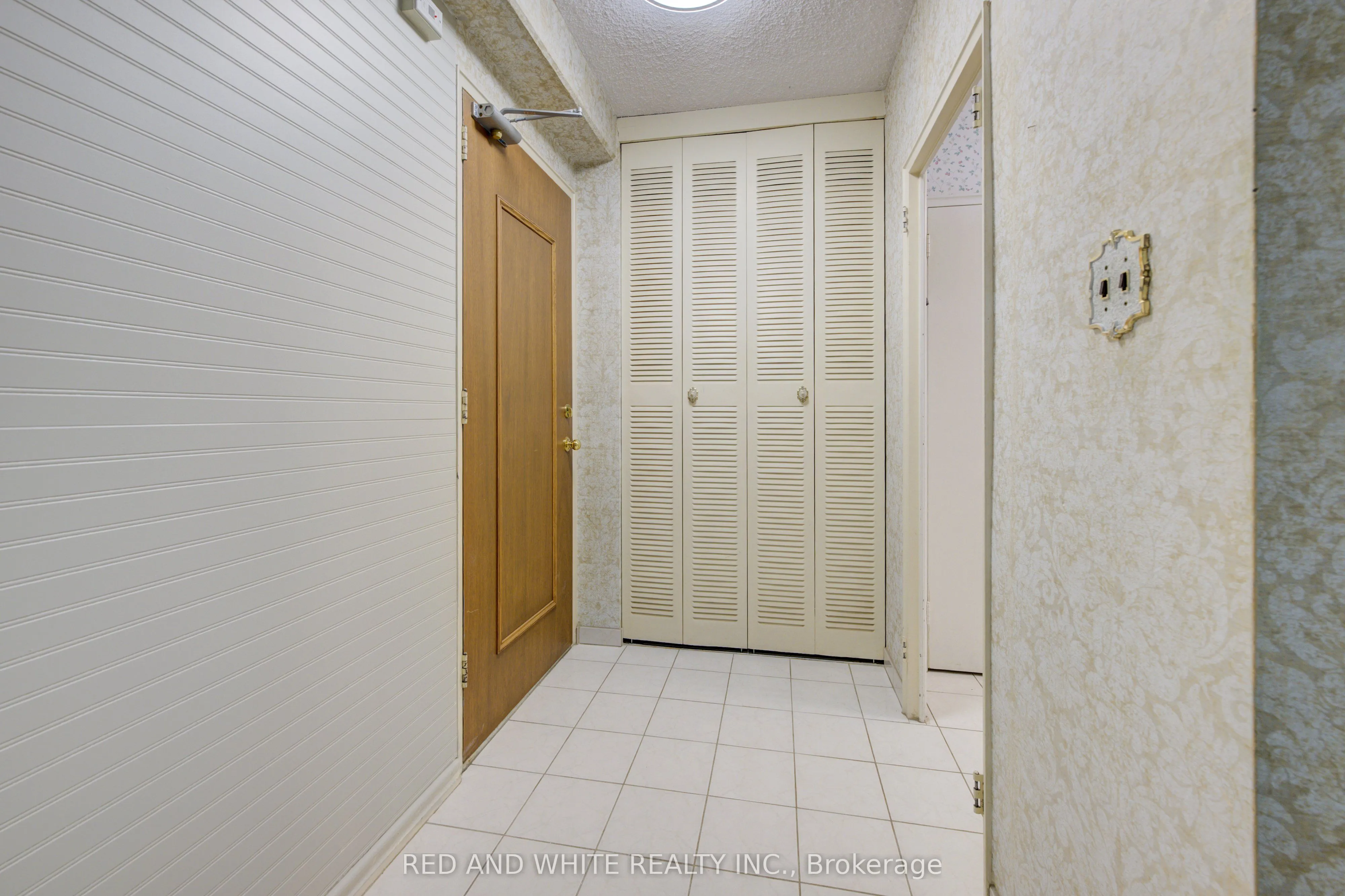 45 Westmount Road N, #407
