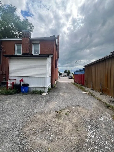 49 Raglan Street N