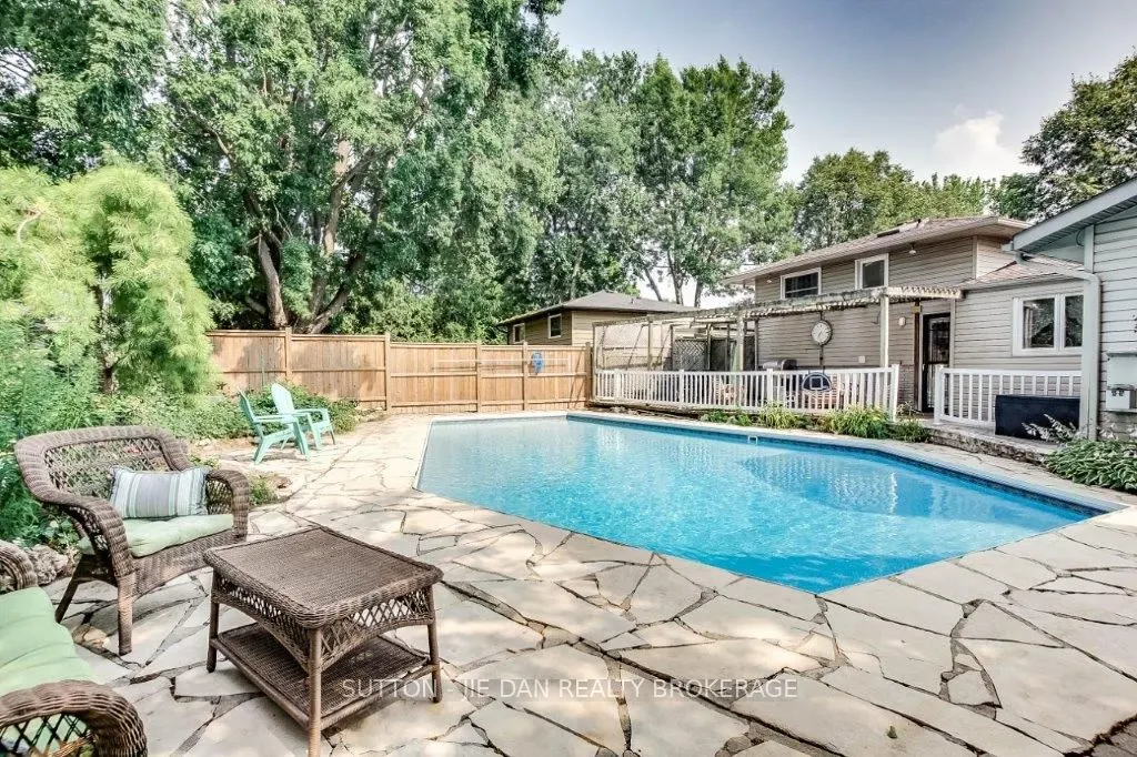 79 MENDIP Crescent