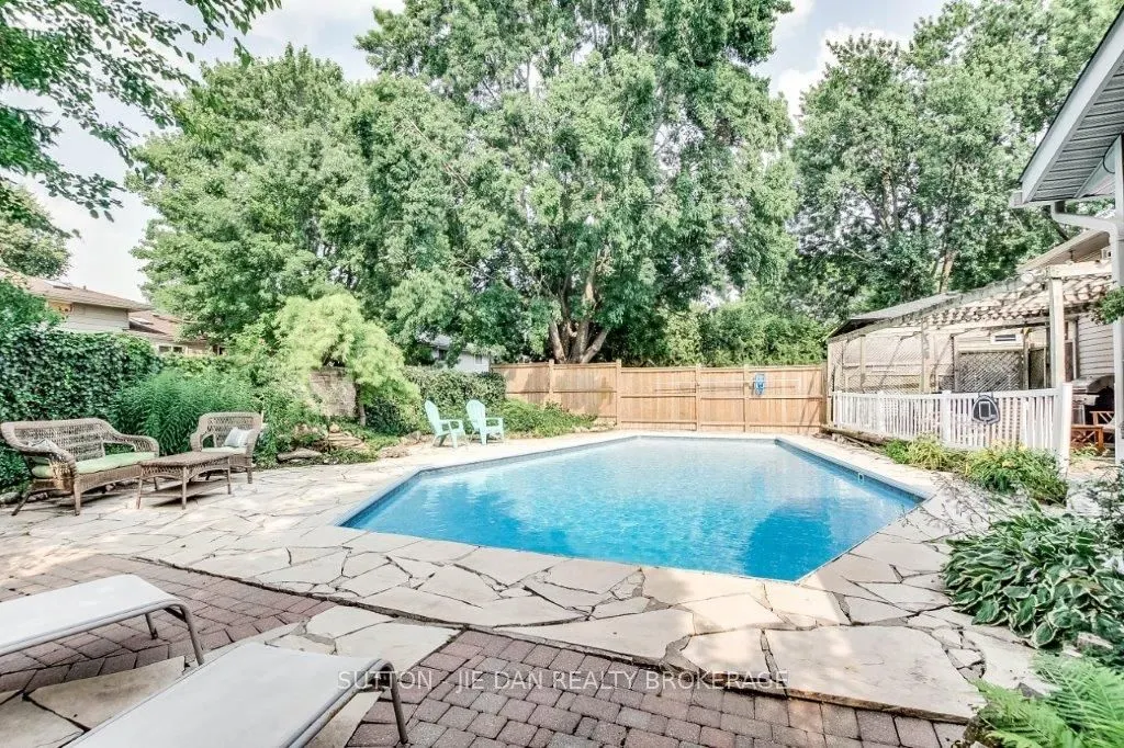 79 MENDIP Crescent