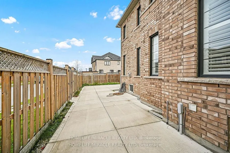 3 Aldgate Avenue