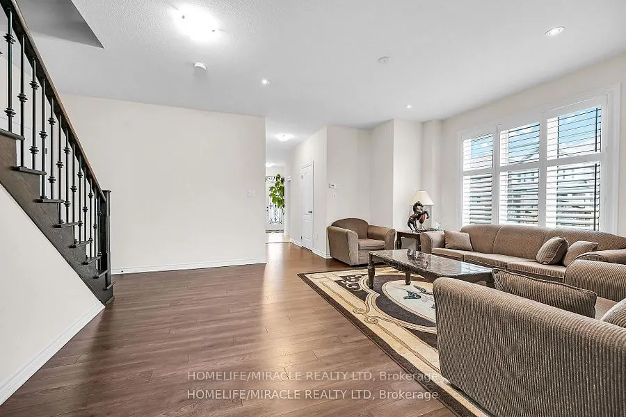 3 Aldgate Avenue