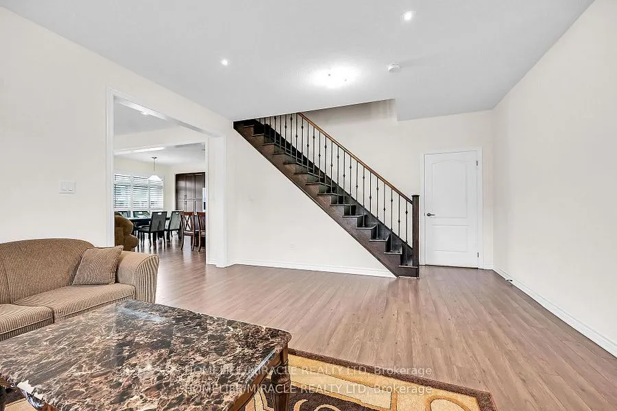 3 Aldgate Avenue