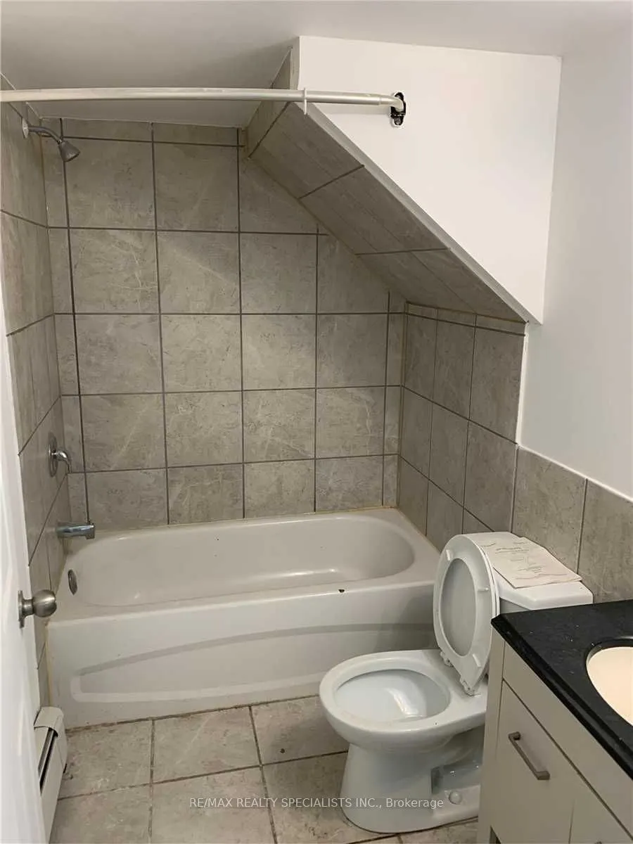 108 Queenston Street, #1