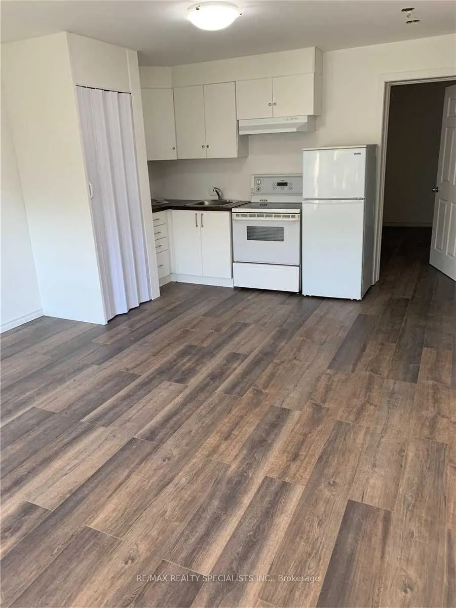108 Queenston Street, #1
