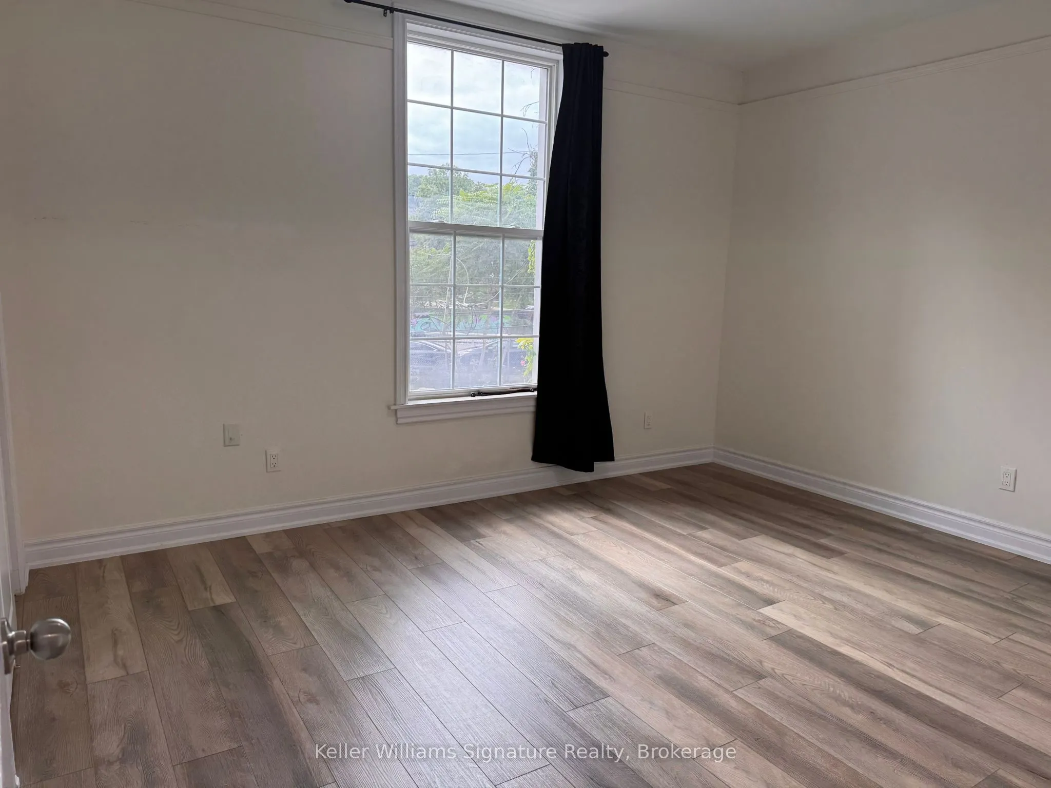 287 Hunter Street E, #Upper