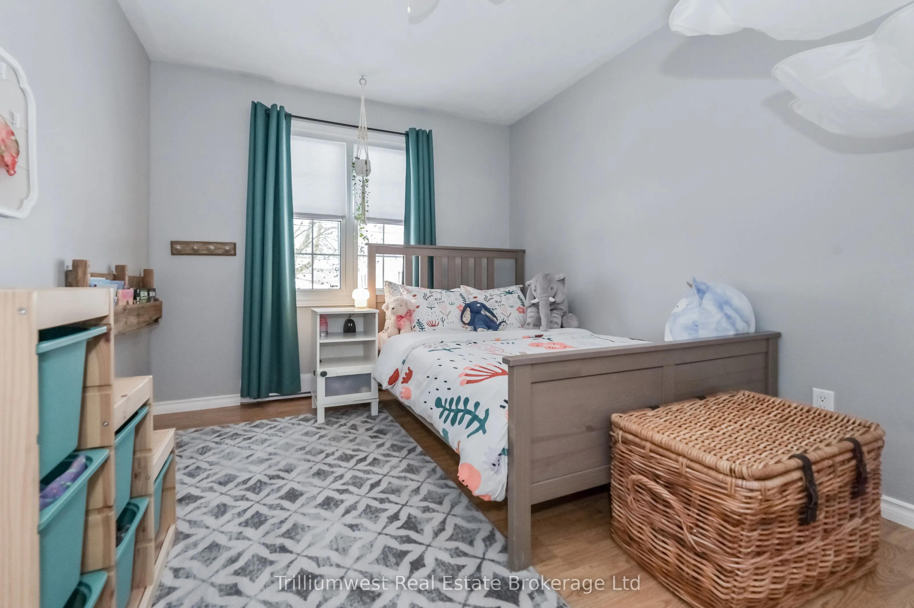 350 Wellington Street W