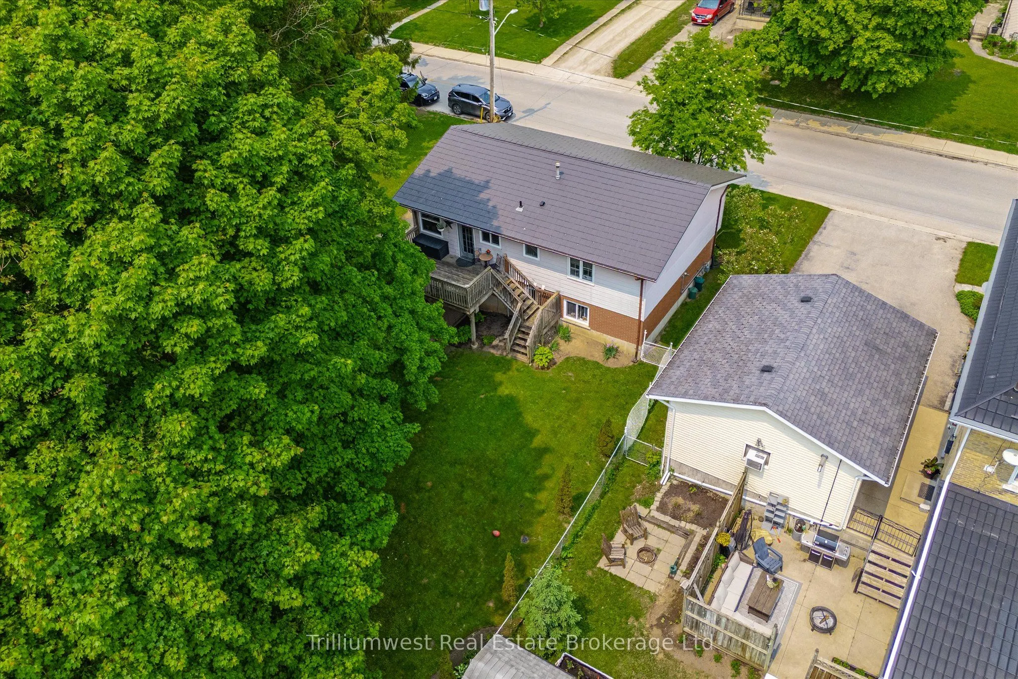 350 Wellington Street W