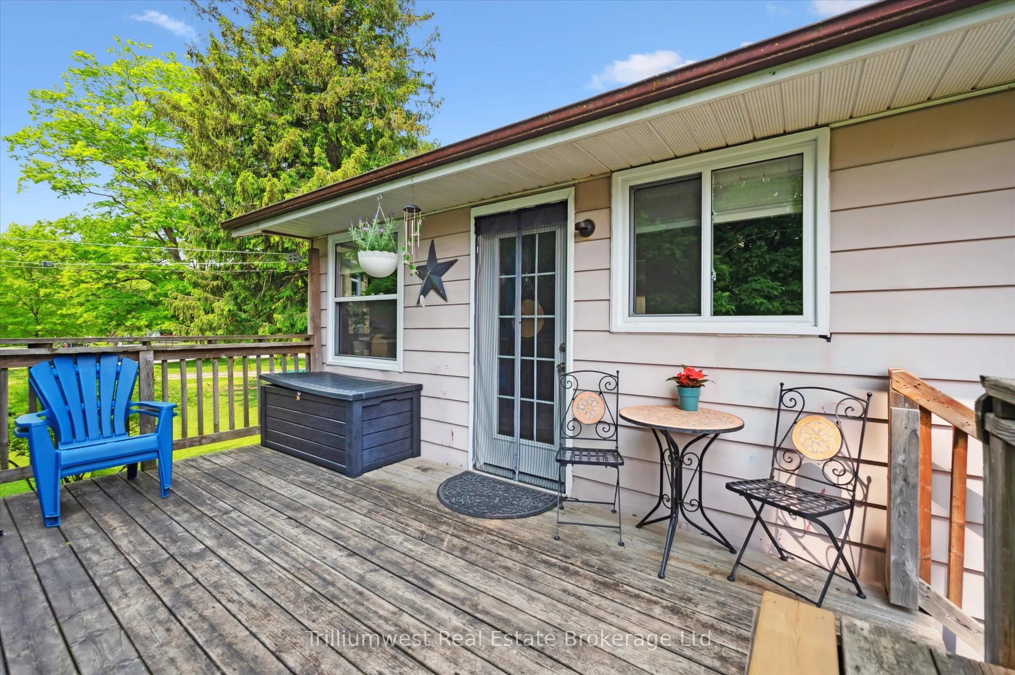 350 Wellington Street W