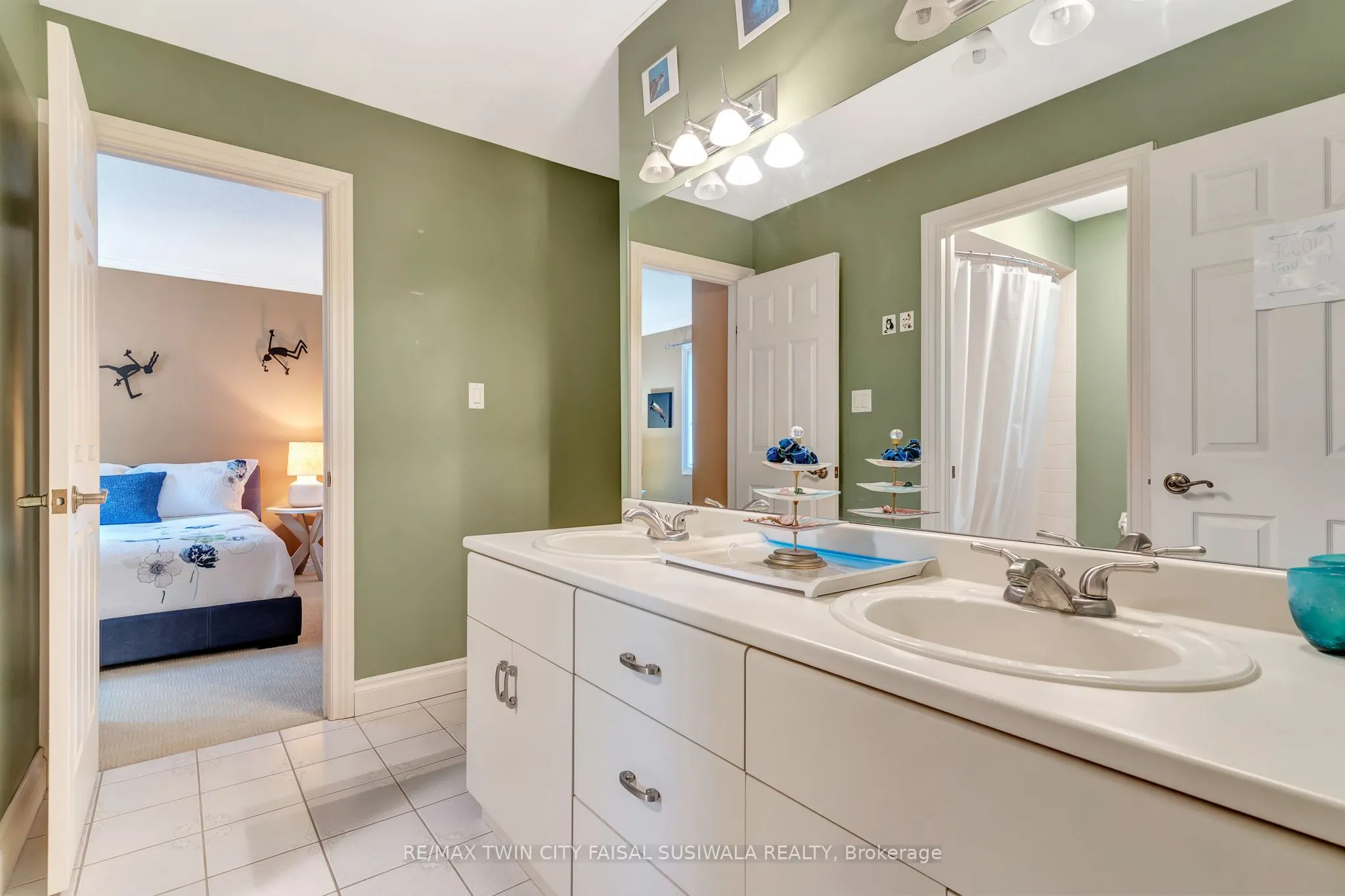 22 Deerpath Court