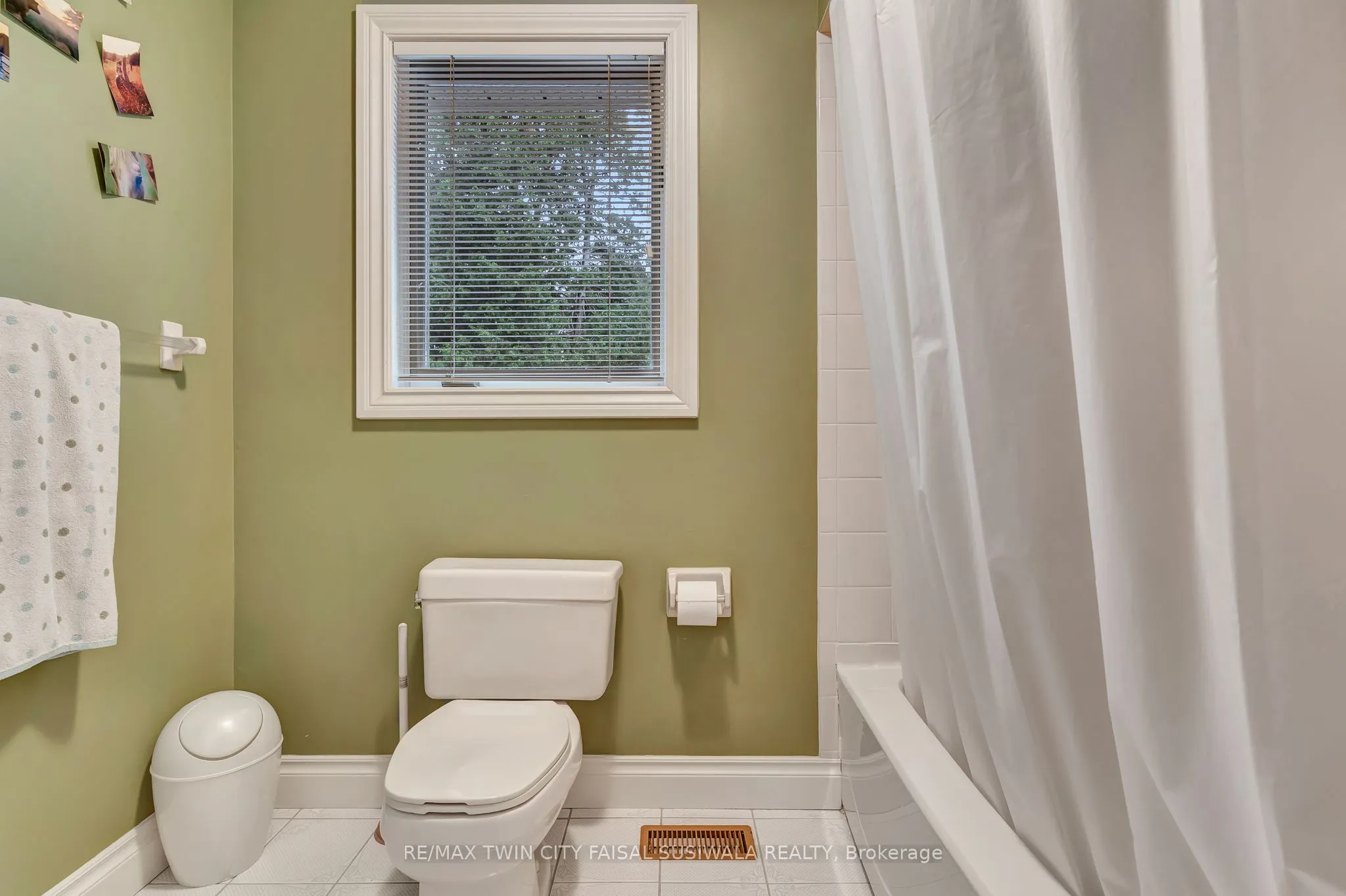 22 Deerpath Court