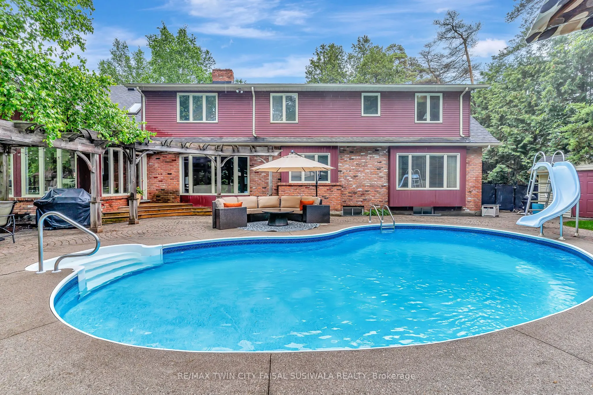 22 Deerpath Court