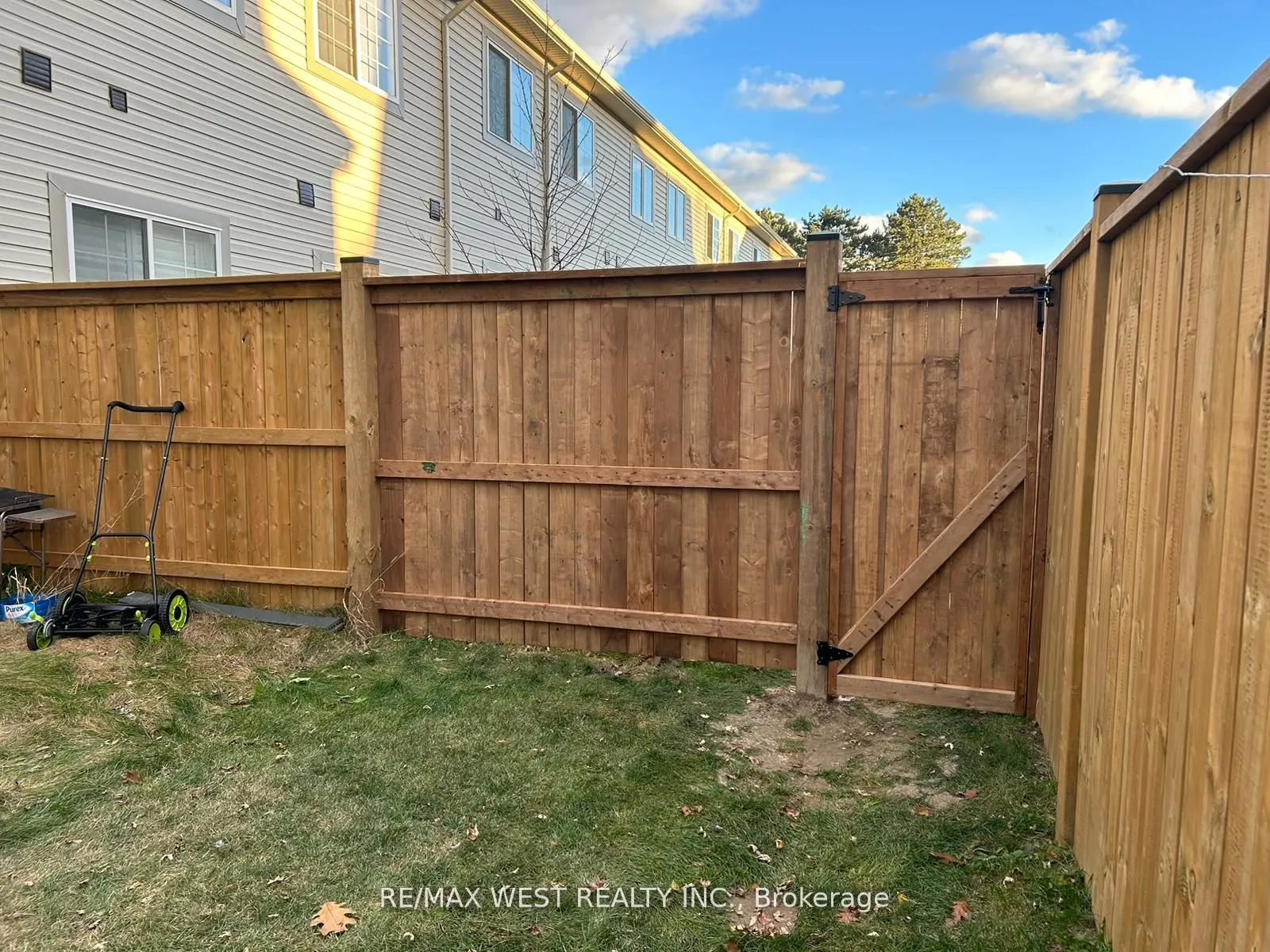 24 DEWBERRY Drive